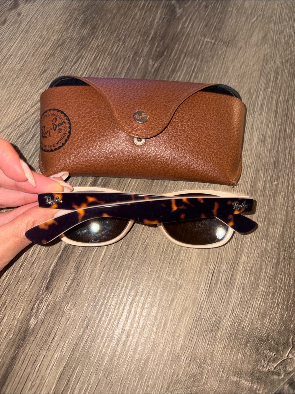 Ray-Ban Tortoiseshell Front with Cream Temples Wayfarer Sunglasses - Picture 2 of 4